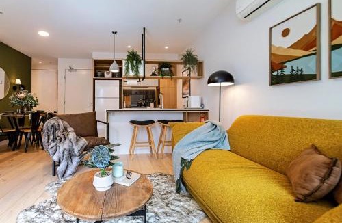 South Melbourne Apartment | The Green Nest - Free Parking & Balcony