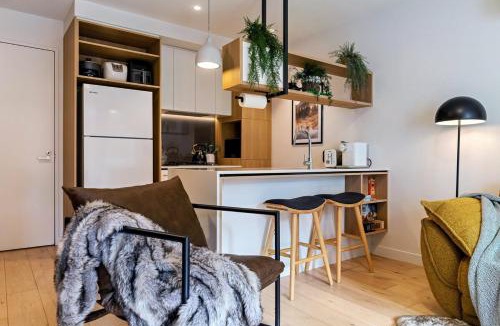 South Melbourne Apartment | The Green Nest - Free Parking & Balcony