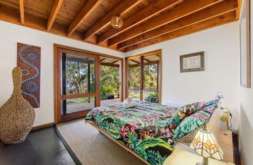 Scarborough House | The Scarborough - Pet Friendly Bushland Retreat