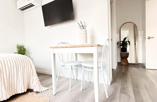 Woonona Apartment | North Wollongong Accessible Apartment - Free Parking
