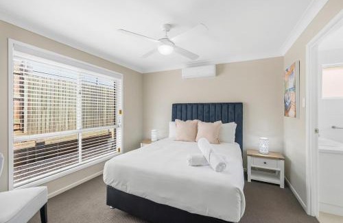 Middle Ridge Apartment | Middle Ridge Retreat Walk to Shops and Parks