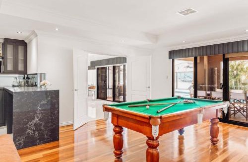 Iluka House | The Iluka Mirage - Sauna - Spa - Heated Pool - Fire pit - 5BR
