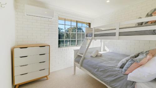 Copacabana House | Swells At Copa - Stroll To The Beach and Shops