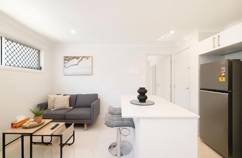 Rocklea Apartment | Smart Suites Self Check-in Apartments - W Freney