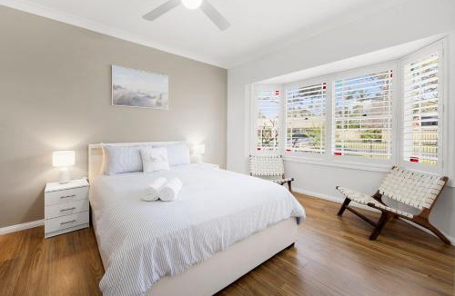 Callala Bay House | Dolphin Cove - Pet Friendly with Fireplace