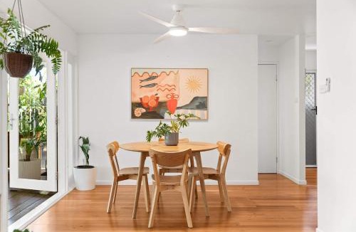 Moffat Beach House | The Palma - Leafy Tropical Escape in Moffat Beach