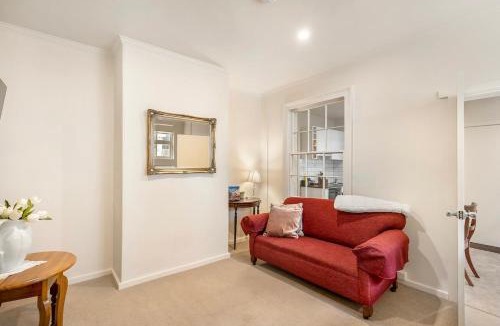 North Hobart Apartment | Charming North Hobart Cottage | 3 King Beds