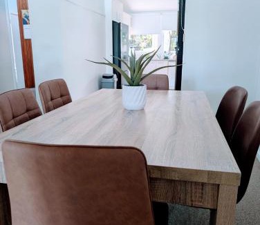 Ferny Hills House | Leafy 3-Bedroom Escape to Nature-Air Conditioned with Smart Entry