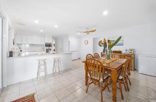 Wurtulla House | 3 bedroom home close to beach and pet friendly