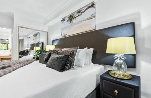 Westcourt Apartment | Pineapple Palms - Resort 9 Pools & Gym