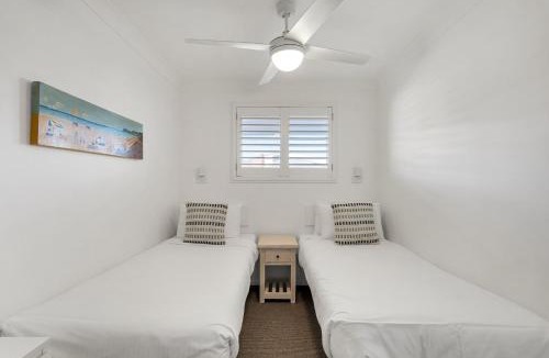 North Creek Apartment | Absolute Beachfront Apartment 1T