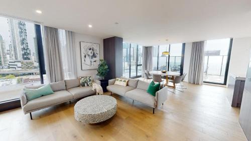 South Melbourne Apartment | Luxury Penthouse with Astonishing Bay and City Views