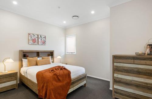 Bardon House | Spacious 4-Bedroom Bardon Retreat Across 2 Levels