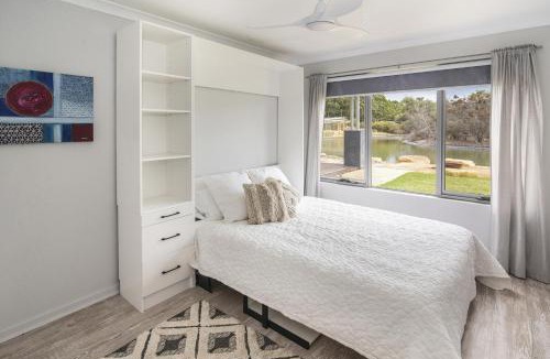 Wilyabrup House | Waterside Wilyabrup - Lake View - Family Friendly