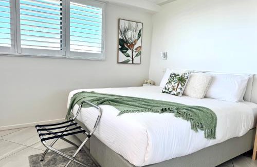 Alexandra Headland Apartment | Absolute Beachfront Penthouse with Exclusive Rooftop