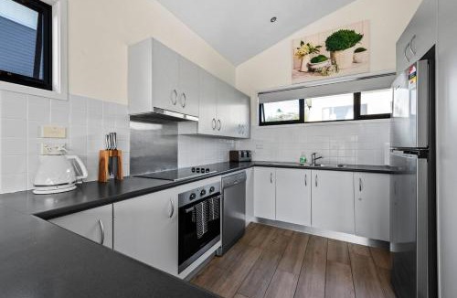 Vincentia Villa | Perfect Jervis Bay location & fresh modern living
