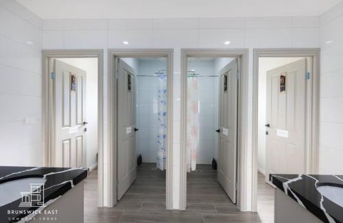 Brunswick East Apartment | 102 Chic Queen BR with Fast WiFi - Walk to Tram Stop 23 - 30 Percent Off