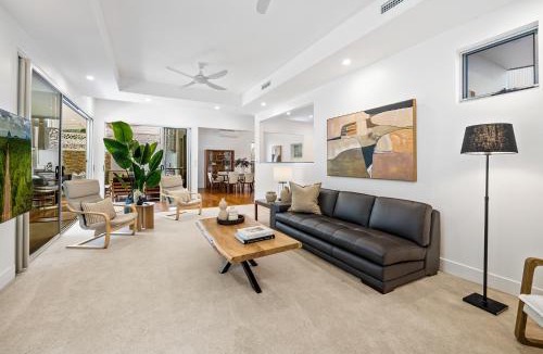 Alexandra Headland House | Spacious 3-Bed Home with Patio Near Beach
