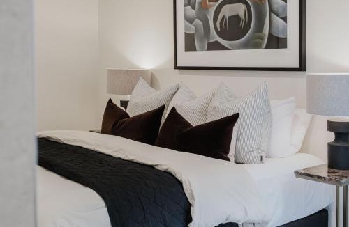 Bright Apartment | Bowen Townhouse - Art House Townhouses