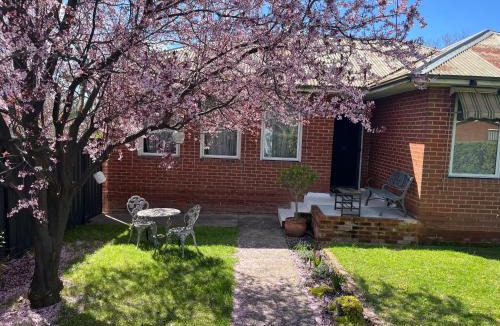 Tumut Apartment | Rose End Cozy Apartment