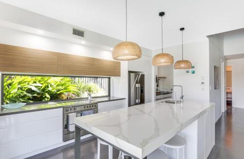 Buddina House | WATERFRONT HOME BORDERING MOOLOOLABA