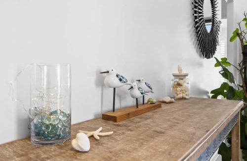 Parrearra House | Waves Retreat - Coastal Style Home near Warana Beach