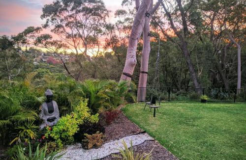 Engadine House | Beautiful Bush Retreat Guest Favourite 6 Stars
