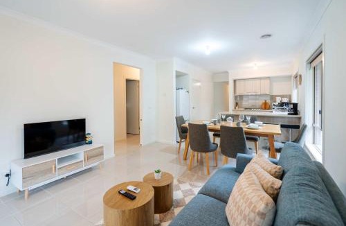 Doreen House | Modern 3B2B1C Home in Doreen