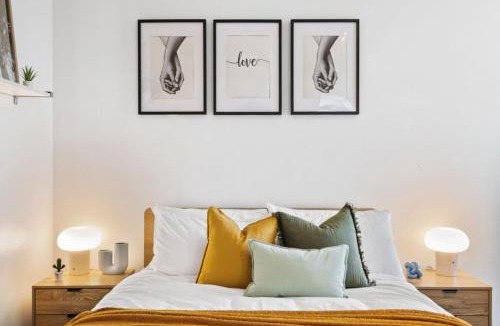 Richmond North Apartment | Sunny Richmond Escape 2BR and Large Balcony