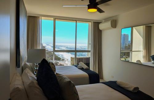 Main Beach Apartment | Golden Sands on the Beach - Absolute Beachfront Apartments