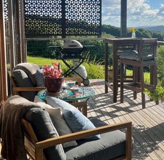 Bangalow Cabin | Callemondah Studio with stunning views, in Bangalow and Byron Hinterland