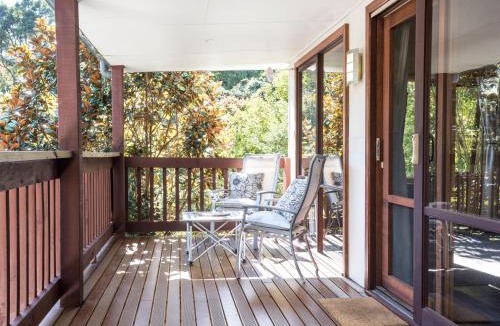 Sassafras Ski Chalet | Cosy Romantic Lodge, Perfect Couples Getaway