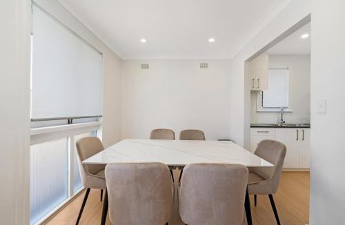 Koonawarra Apartment | Lakeside 3 Bedrooms House