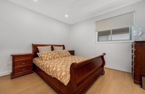 Koonawarra Apartment | Lakeside 3 Bedrooms House