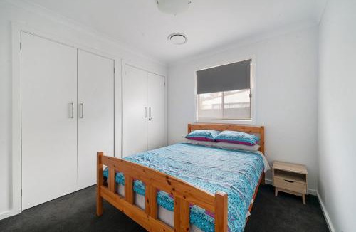 Erowal Bay House | Basin Escape by Book Jervis Bay - short walk to the waters edge.