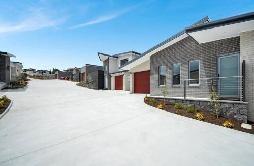 Warrane Villa | Villa No 5 Brand New close to shops 10 min Airport