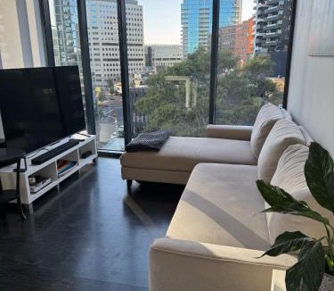 South Melbourne Apartment | Light-Filled Apartment with City Views, Office & Parking