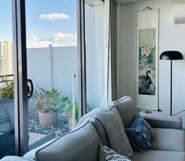 Wollongong CBD House | CBD Penthouse Retreat - Stunning Ocean & City View