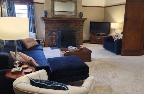 South Hobart Villa | Bowen Toft House- South Hobart, home from home