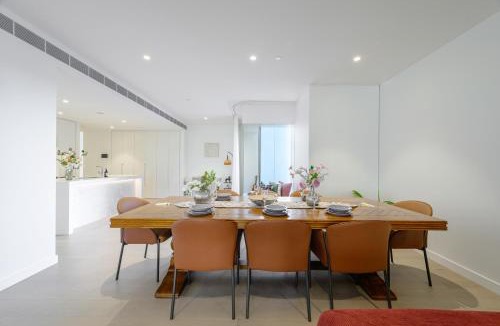Barangaroo Apartment | Spacious 3BR in Barangaroo with Free Parking near CBD