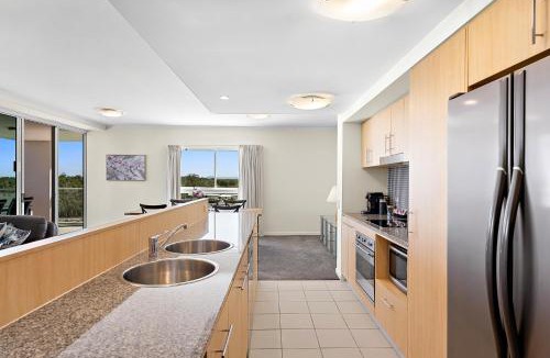 Pelican Waters Apartment | Golfer's Paradise - Pelican Waters