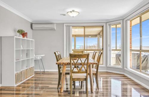 Llanarth House | Stinson House - 9 Mins to Racetrack, Serene Escape