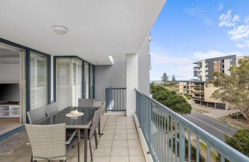 Alexandra Headland Apartment | Coastal Charmer Resort-style Living at Alex Beach