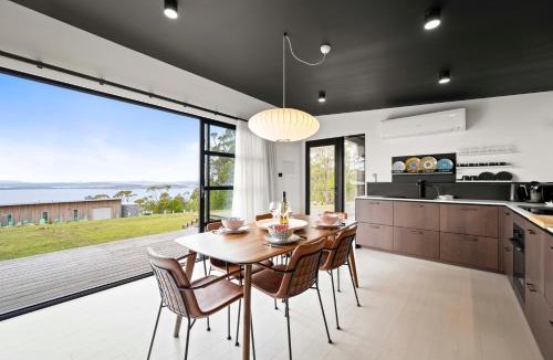Tinderbox House | The Outlook on Mount Louis - Stunning Views
