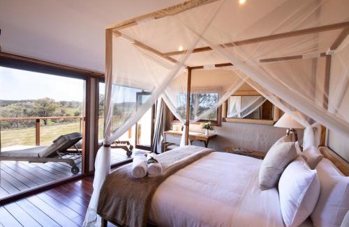 Capertee Villa | Sunvale Stunning Wilderness Luxury Lodge with Woodfire Heated Spa