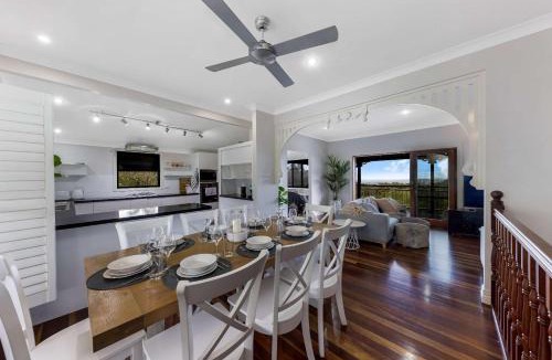 Mount Mellum House | 50kms of stunning ocean & hinterland views with pool