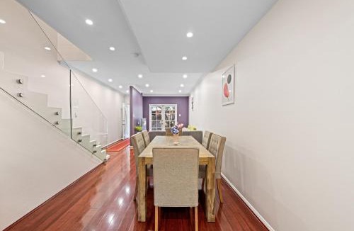 Pyrmont House | 2BR House near Fish Market, Darling Harbour & ICC & CBD