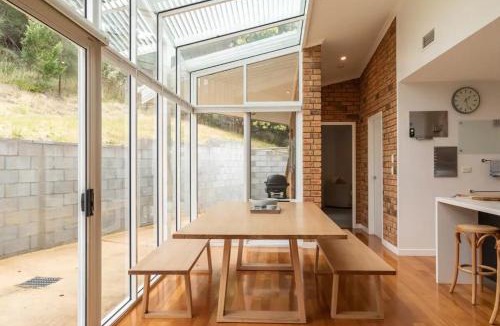 Howrah House | House on the Hillside with City Views Sleeps 12