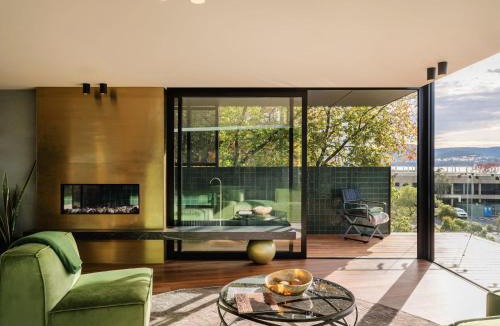 Battery Point Apartment | 'Sydney' - Luxurious waterfront penthouse in Battery Point