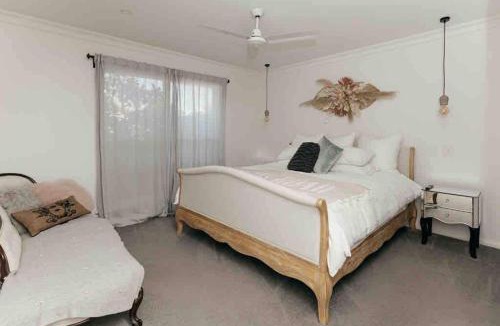 Alstonville House | Cosy Country Cottage